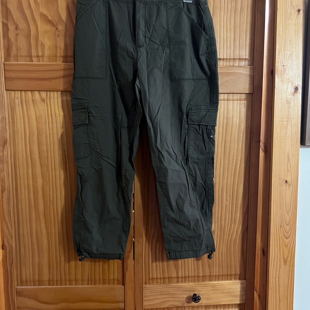 Women’s Olive Cargo Pants - Casual Utility Style